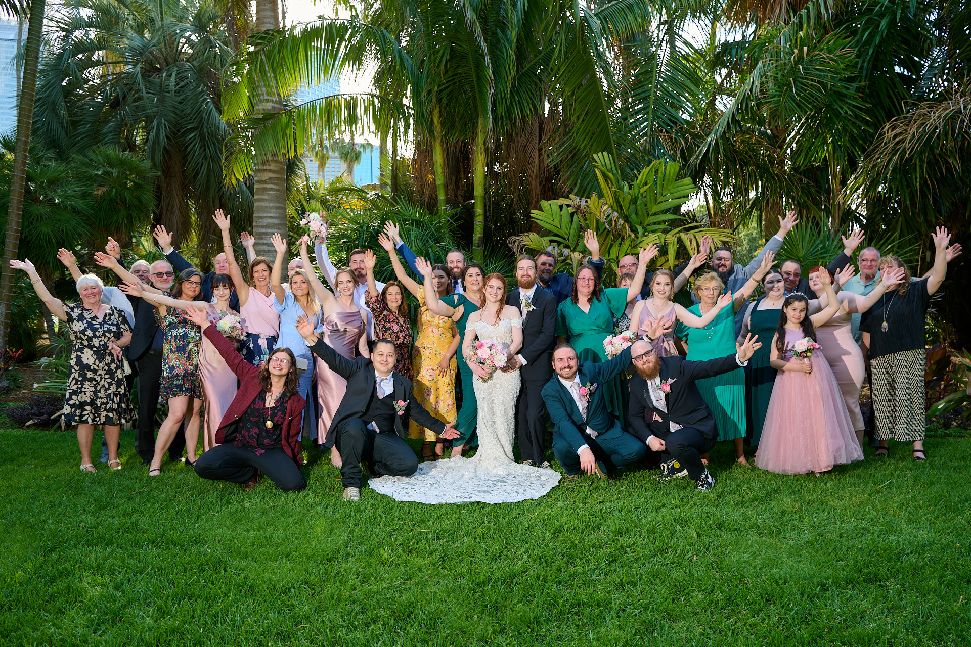 Wedding Group Photo at Royal Botanic Gardens, Sydney. Photography By orlandosydney.com